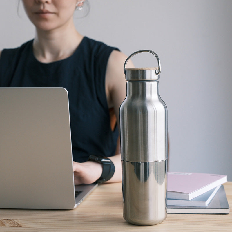 20oz-rise-reflect-with-bamboo-cap-u8 20oz_rise_reflect_desk_laptop_square.jpg