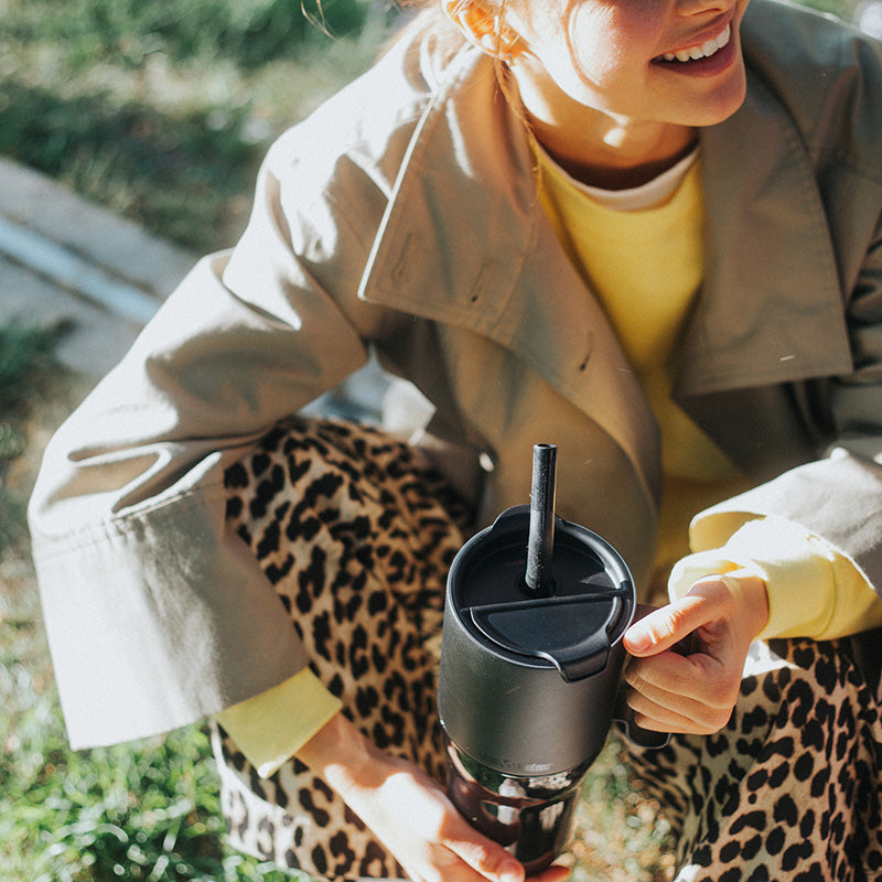 26oz-rise-tumbler-with-straw-lid-i8 26oz_rise_tumbler_black_woman_topview_square.jpg