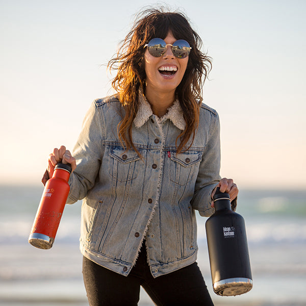 64oz-classic-with-loop-cap-f1 64oz_insulated_classic_black_beach_smile_square.jpg