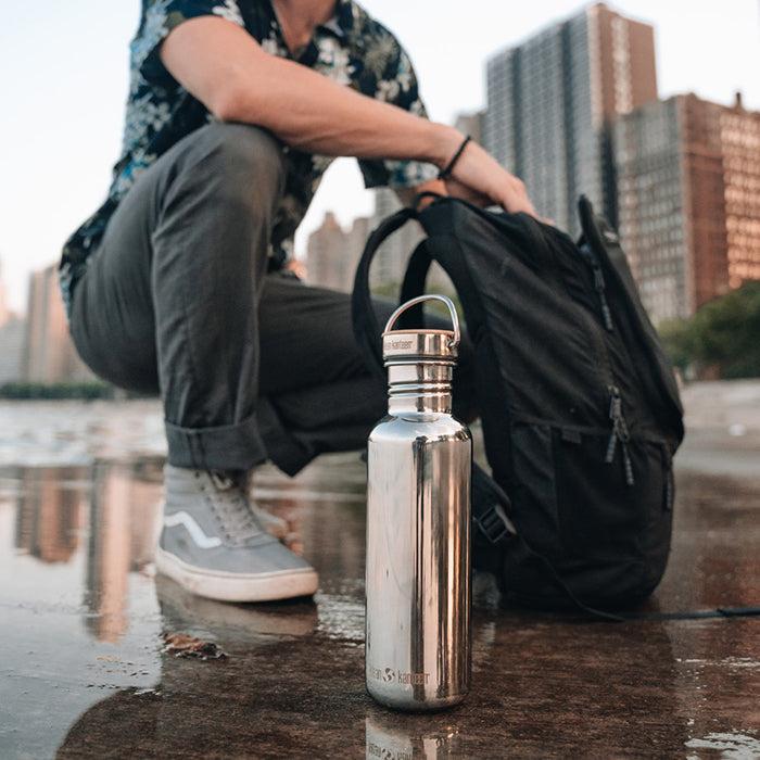 27oz-reflect-with-bamboo-cap-b3 K27SSLRF-MS-BAMBOO_reflect-bottle_city_lifestyle_ff882516-9bd8-49cf-b515-736a0a9c889f.jpg