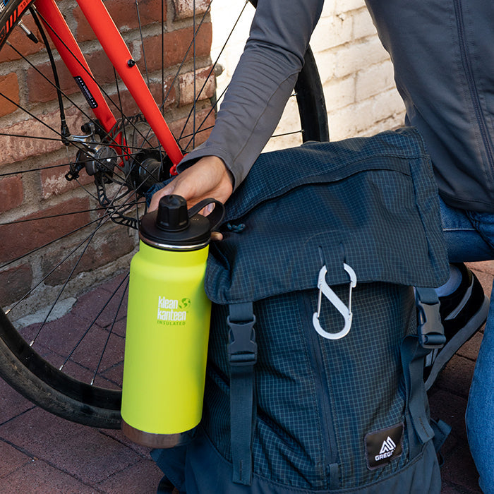 tkwide-chug-cap-a3 K32TKWSSL-JP-Bottle-Biking-Chug-Cap-lifestyle.jpg