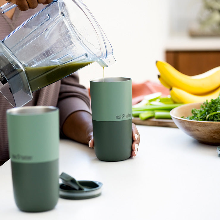 smoothie-set-o2 smoothie_kit_rise_tumbler_smoothie_pour.jpg